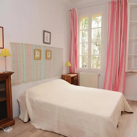Cozy In Arles