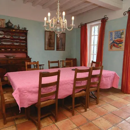 Cozy In Arles Albaron